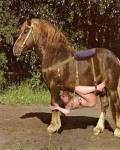 animales - � Ella se monta en caballo o el caballo se monta en ella ?
